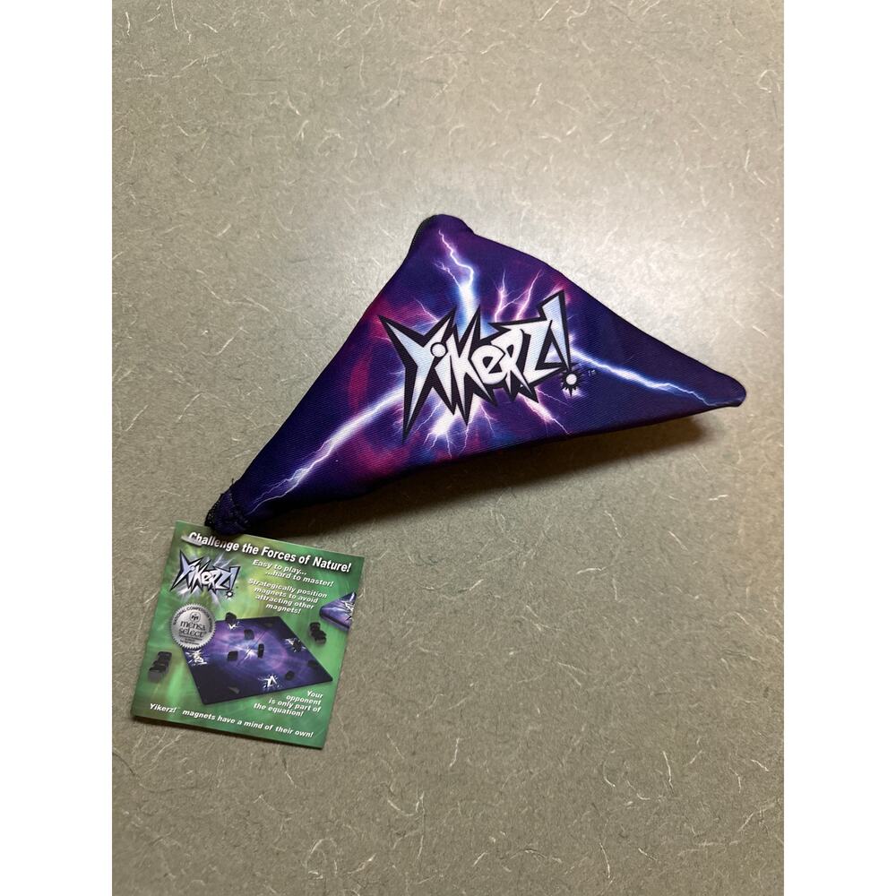 Yikerz Magnetic Strategy Game Travel Set w/ Pouch Mensa Select Portable Game